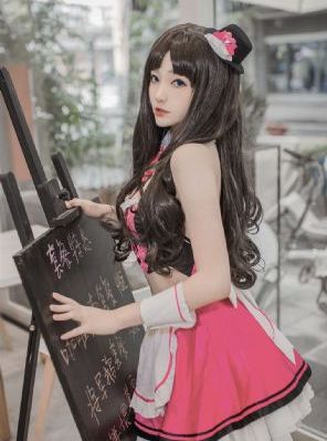 欧美女星迷彩装街拍_高清免费高清观看