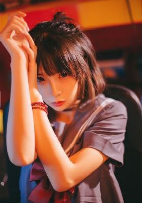 欧美饥渴的美眉_4K超清在线观看